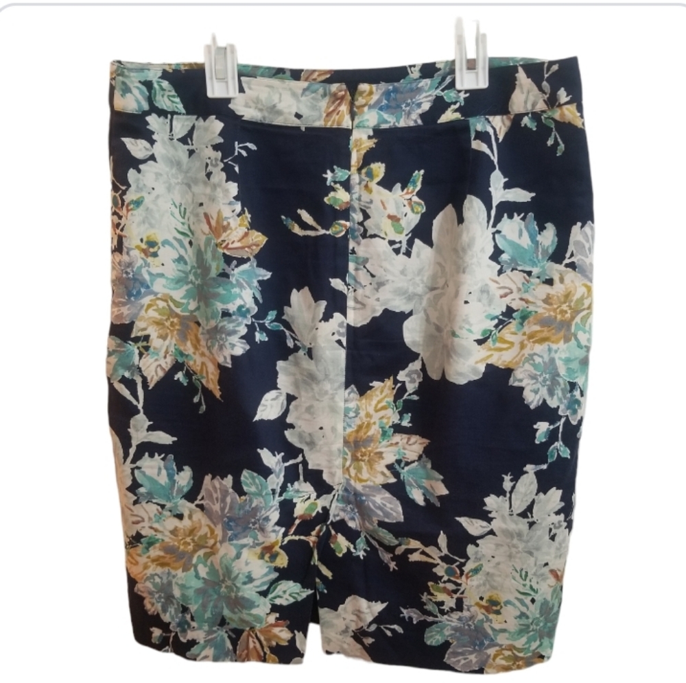 Van Heusen Studio Floral Pencil Skirt Size 8 - Picture 2 of 8